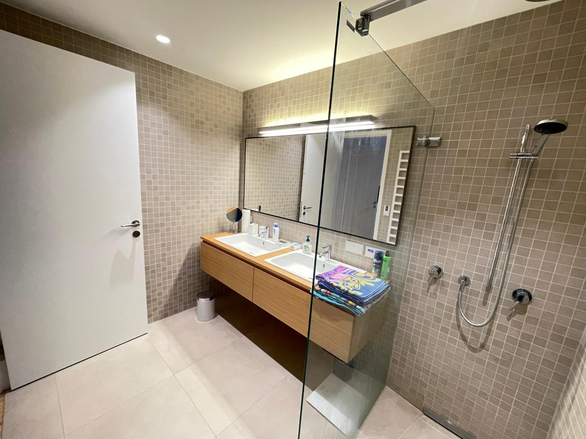 Apartment 1-bedroom Luxury In The Heart Of With Kitchen And Parking
