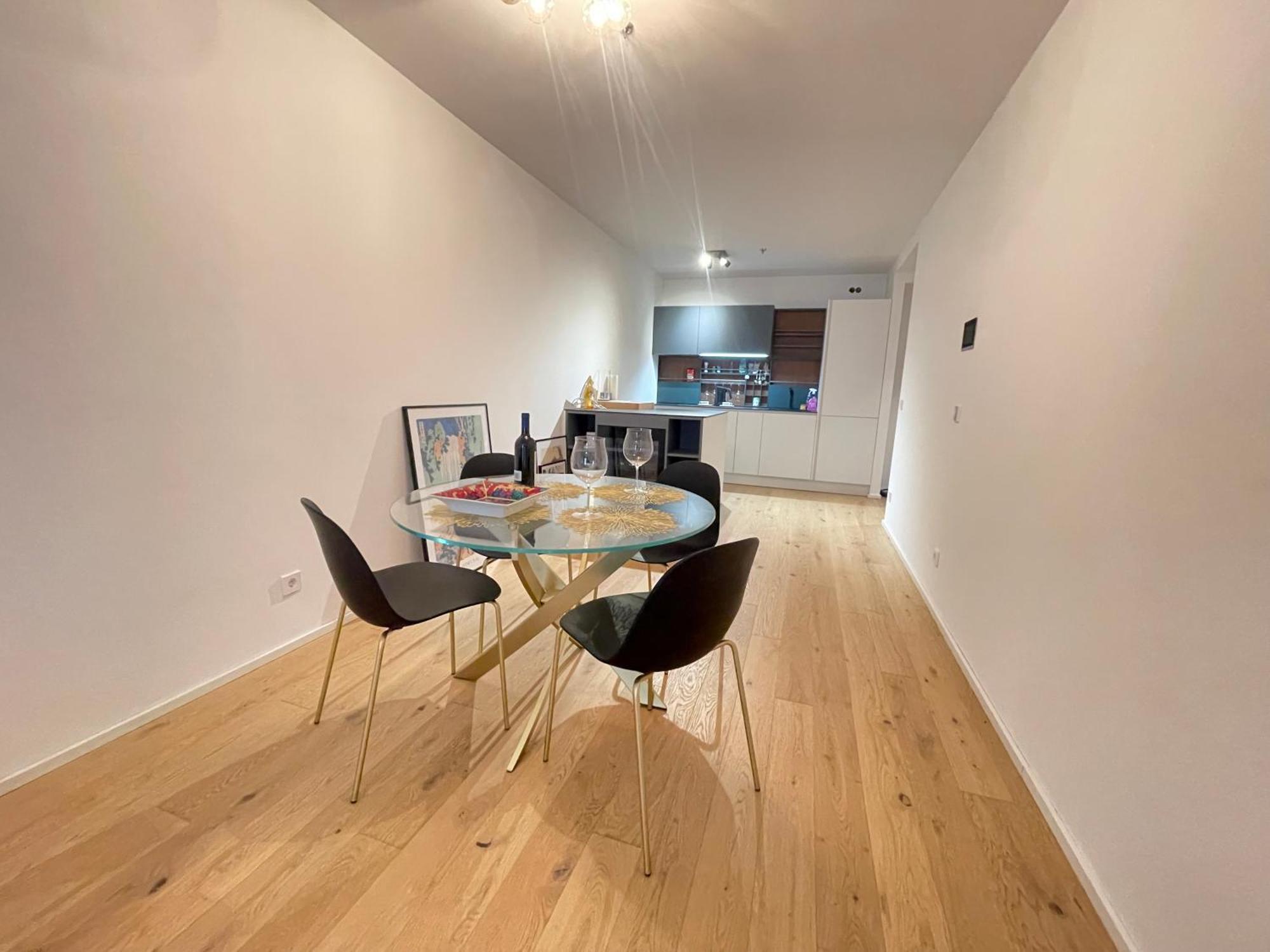Apartment 1-bedroom Luxury In The Heart Of With Kitchen And Parking