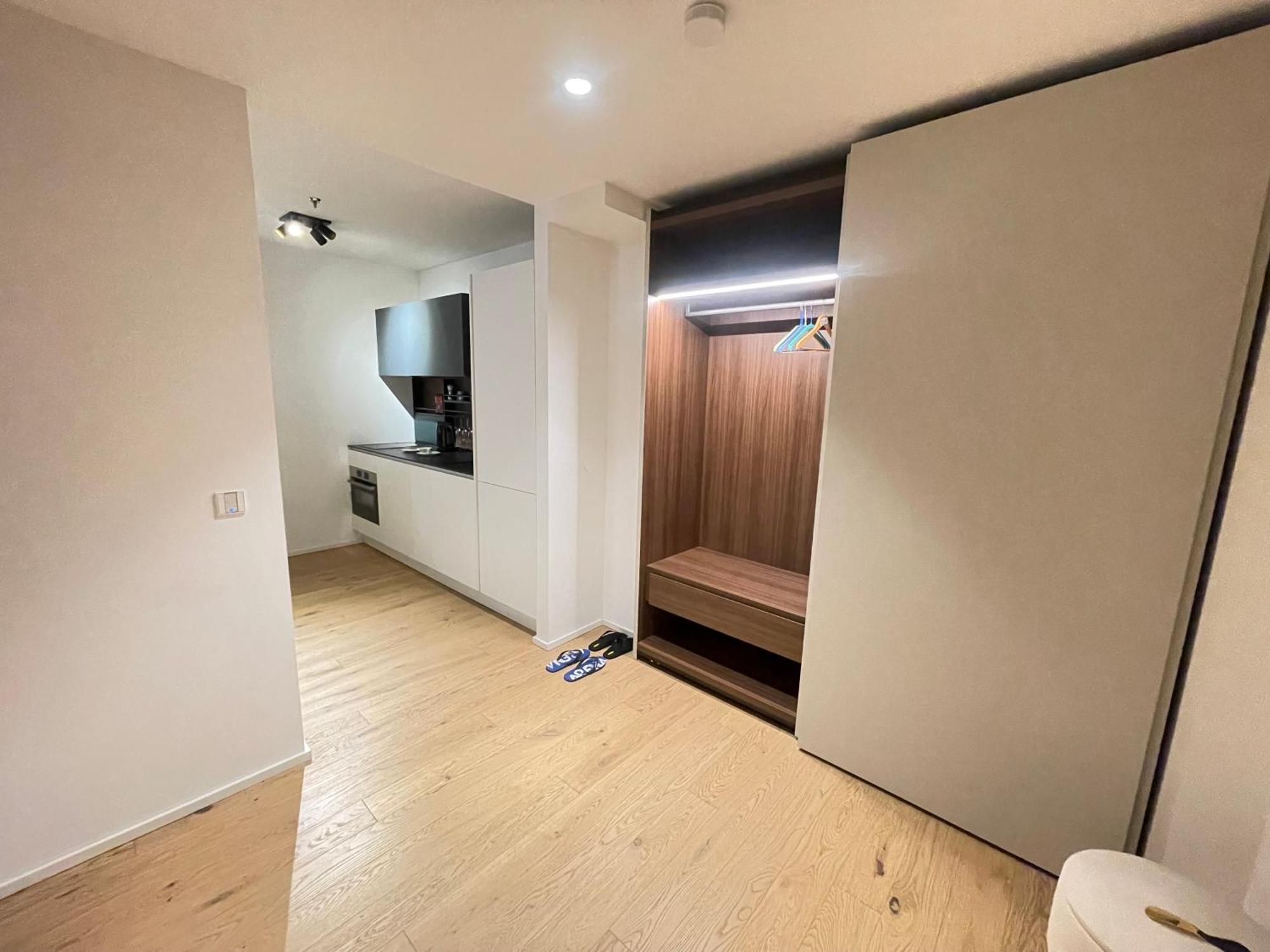1-bedroom Luxury In The Heart Of With Kitchen And Parking Apartment Wien